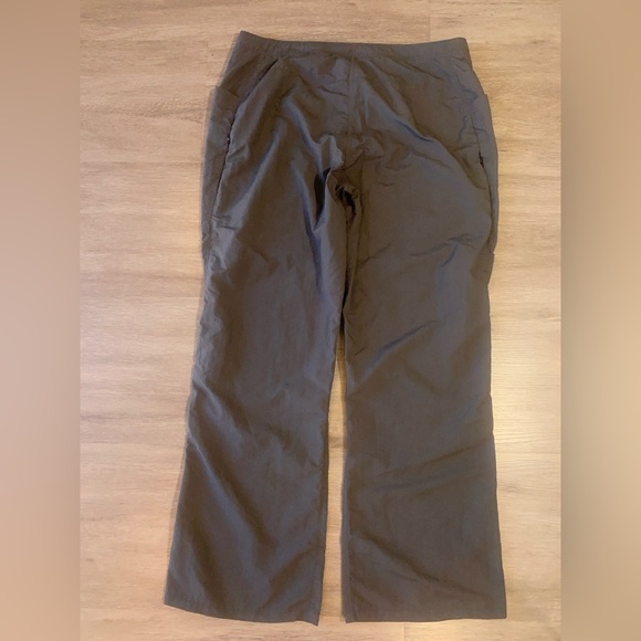 Mountain Hardwear Women’s‎ Hiking Pants Size 12/44 Nylon Outdoor Lightweight - Picture 3 of 12